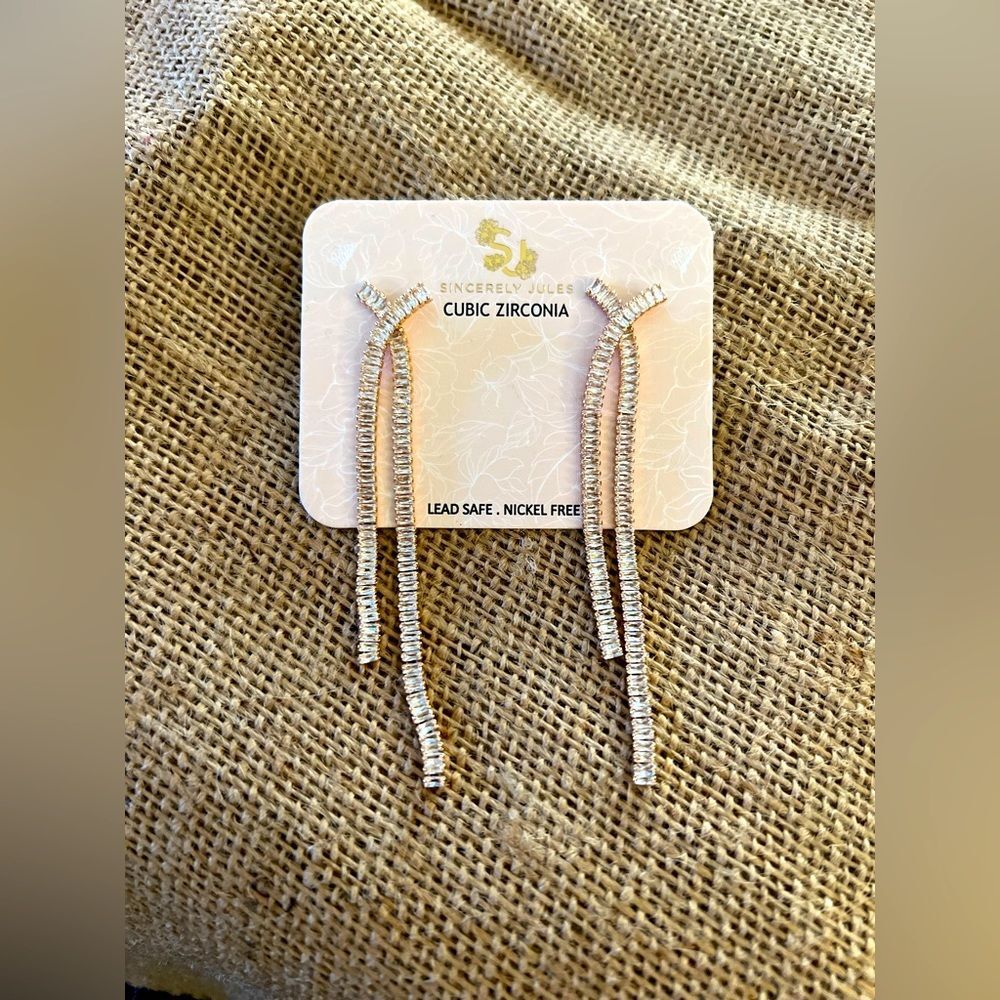 Earrings NWT sincerely Jules : cubic zirconia dangle drop, gorgeous gift